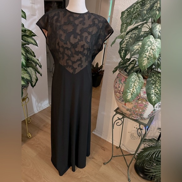 Jeffrey and Dara Evenings by Tom Barra with Black Lace size 8 - Picture 4 of 10